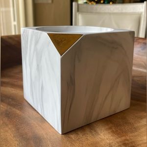 Cut-Corner Marble-Inspired 3-Wick Candleholder